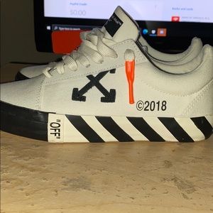 (NEW) Offwhite sneakers